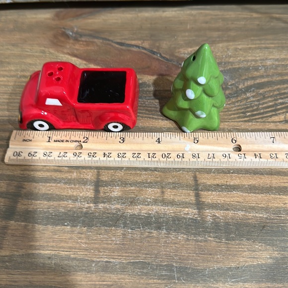 Christmas Red Truck & Tree Salt and Pepper Shakers - Picture 5 of 12